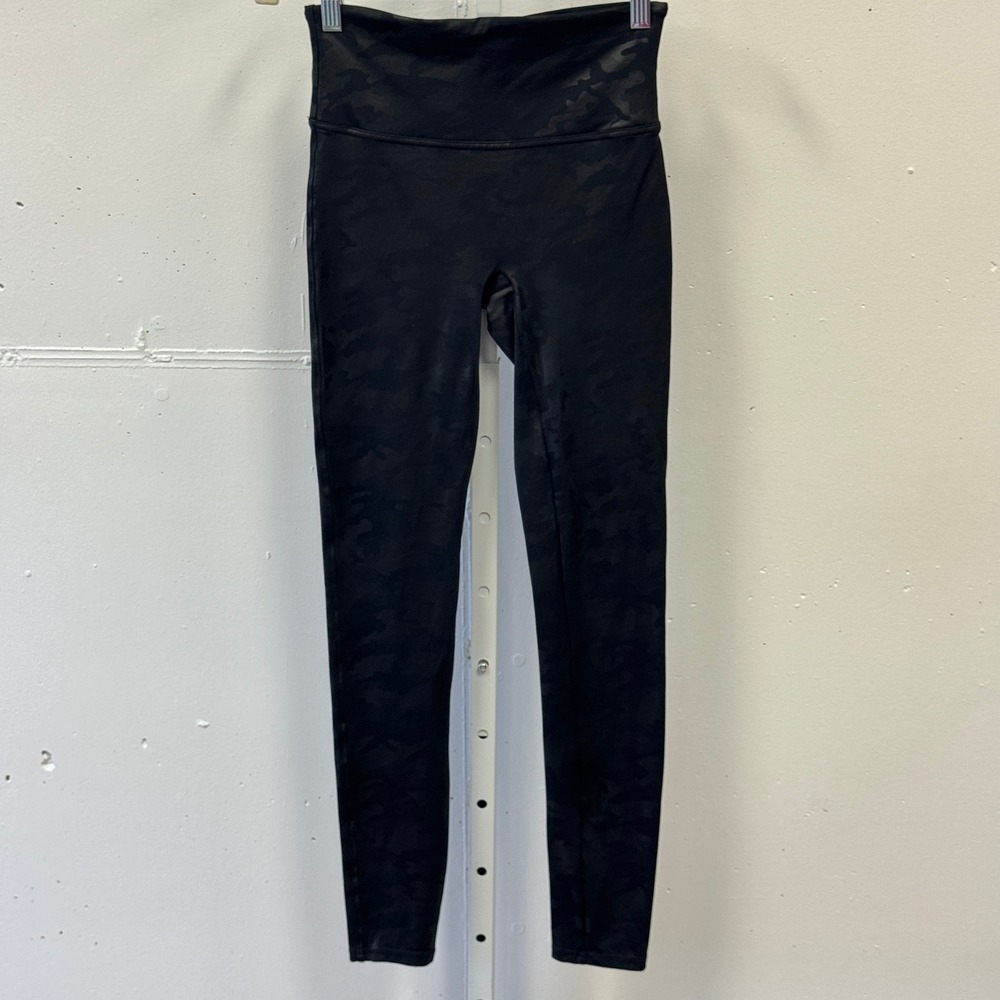 Spanx Faux Leather Camo‎ Leggings Black High Waisted Tummy Control Medium